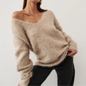 DISSH Off-the-Shoulder Beige Sweater